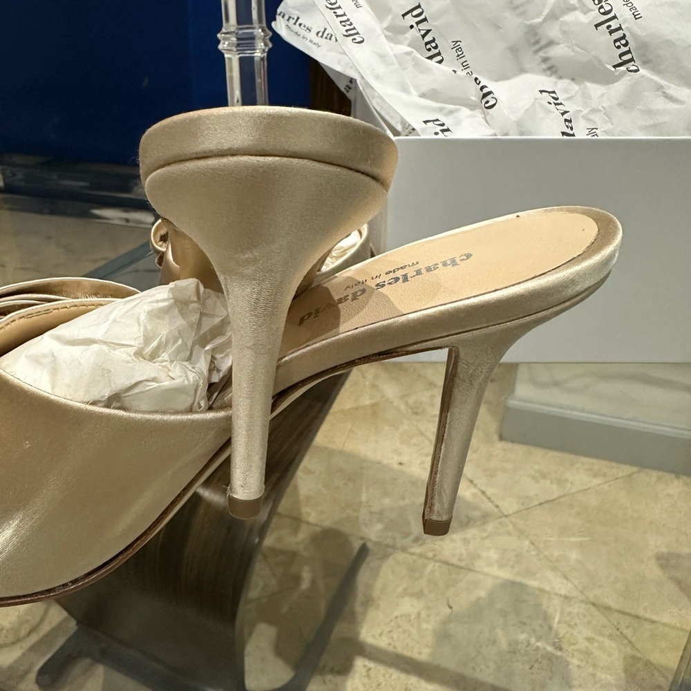 Charles David satin champagne heels NWT Made in Italy - Picture 4 of 6